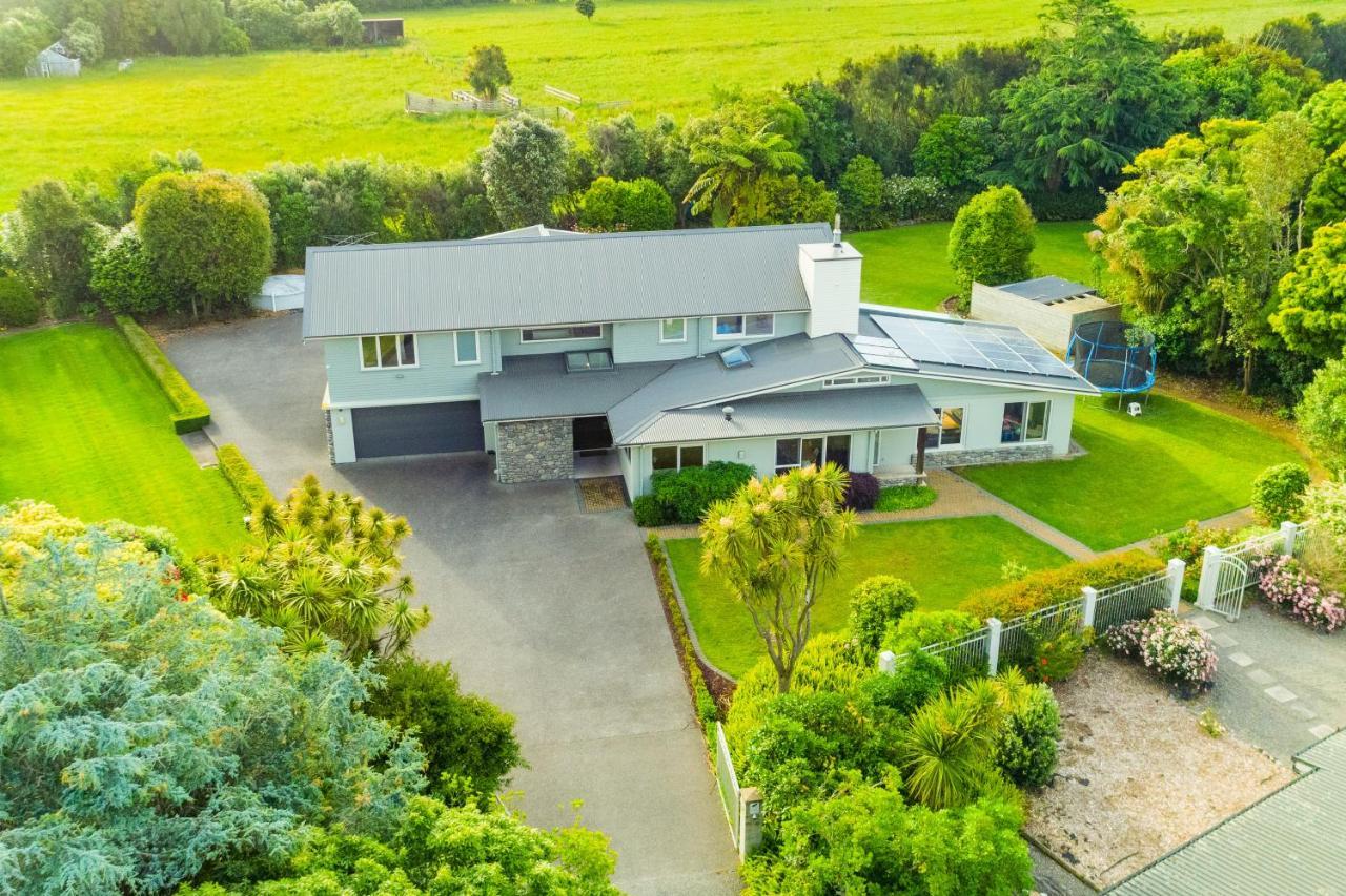 Anam Cara Gardens Luxury Villa Private Bedrooms And Ensuite Bathrooms Sleeps 9 Otaki Esterno foto