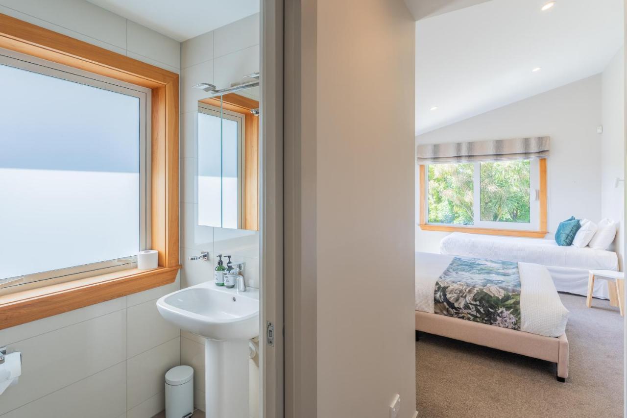 Anam Cara Gardens Luxury Villa Private Bedrooms And Ensuite Bathrooms Sleeps 9 Otaki Esterno foto