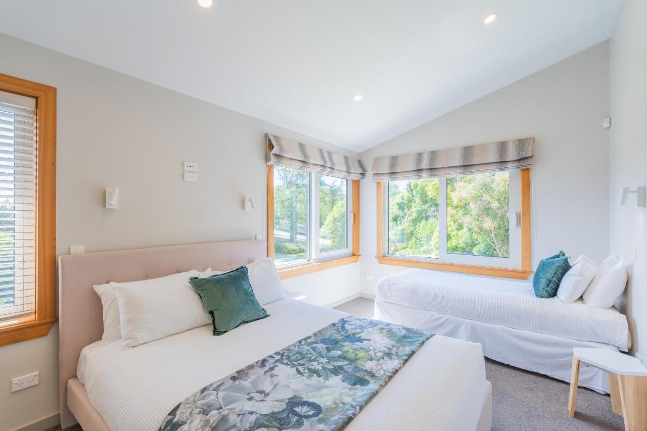 Anam Cara Gardens Luxury Villa Private Bedrooms And Ensuite Bathrooms Sleeps 9 Otaki Esterno foto