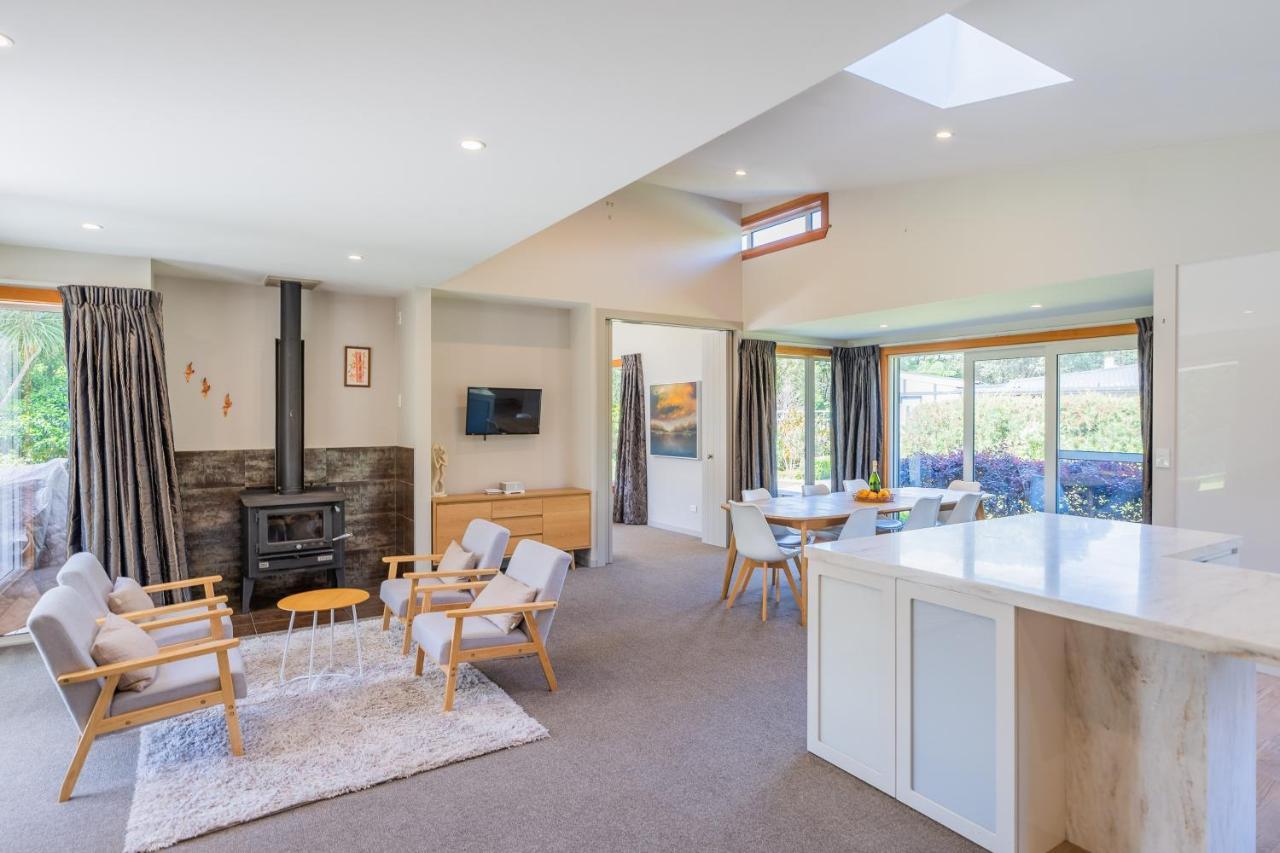 Anam Cara Gardens Luxury Villa Private Bedrooms And Ensuite Bathrooms Sleeps 9 Otaki Esterno foto
