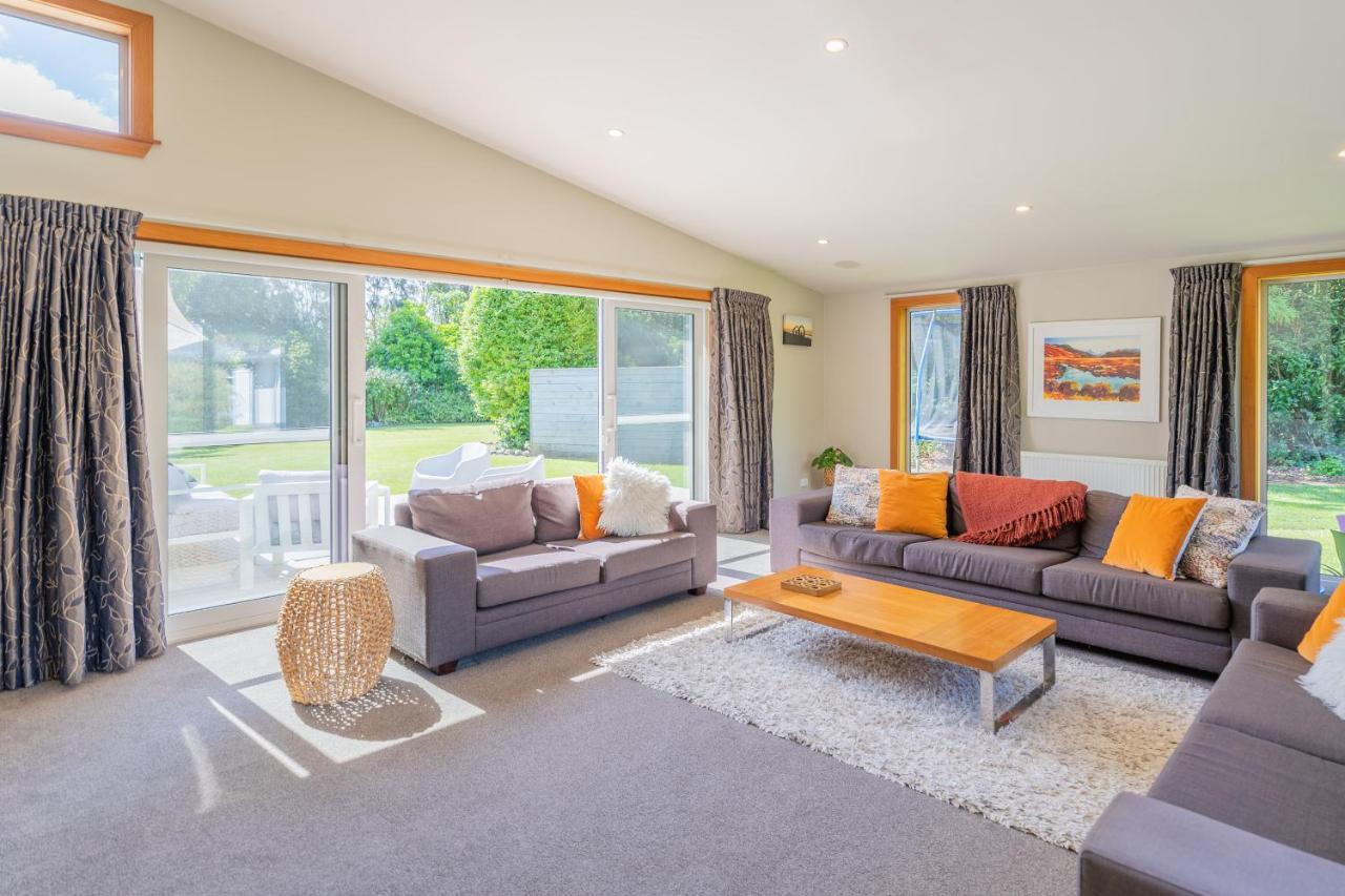 Anam Cara Gardens Luxury Villa Private Bedrooms And Ensuite Bathrooms Sleeps 9 Otaki Esterno foto