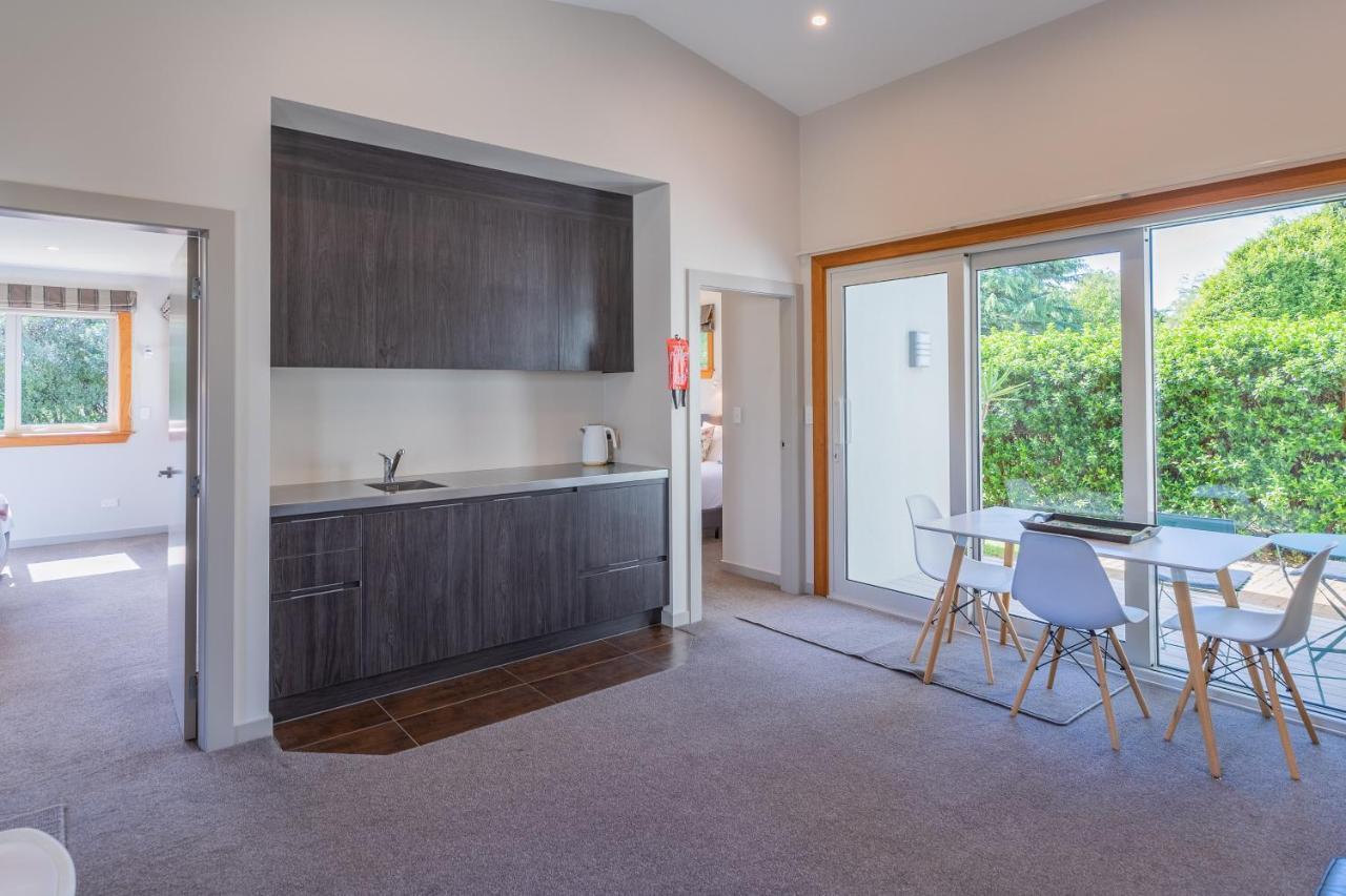 Anam Cara Gardens Luxury Villa Private Bedrooms And Ensuite Bathrooms Sleeps 9 Otaki Esterno foto