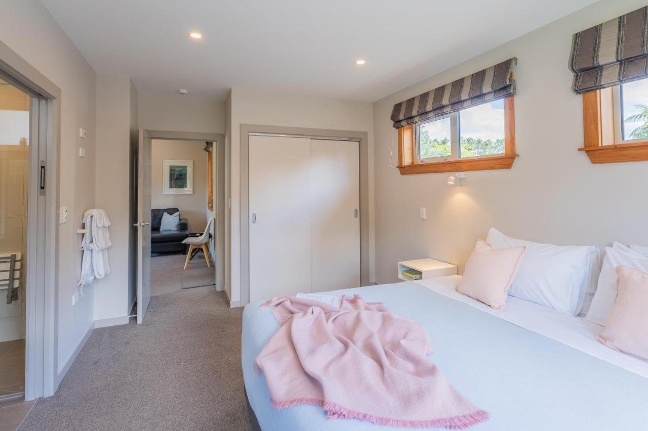 Anam Cara Gardens Luxury Villa Private Bedrooms And Ensuite Bathrooms Sleeps 9 Otaki Esterno foto