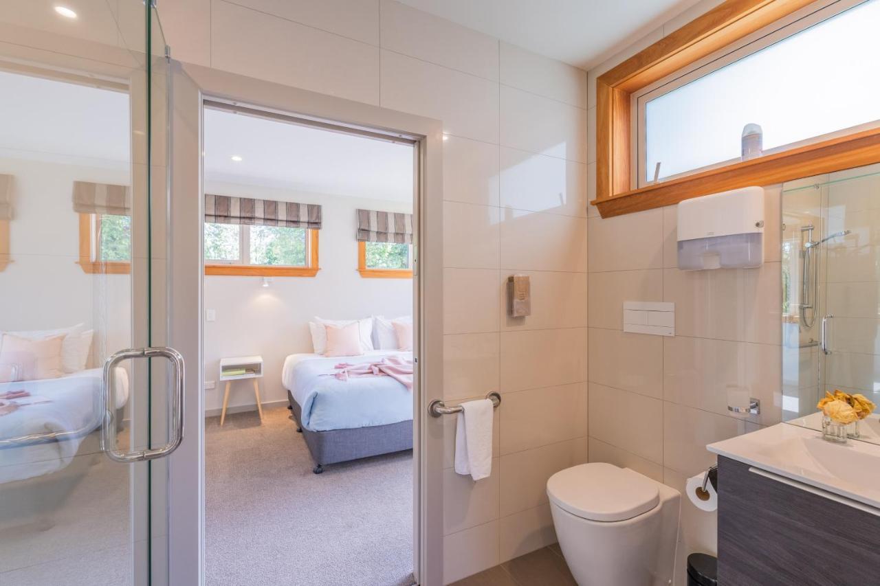 Anam Cara Gardens Luxury Villa Private Bedrooms And Ensuite Bathrooms Sleeps 9 Otaki Esterno foto