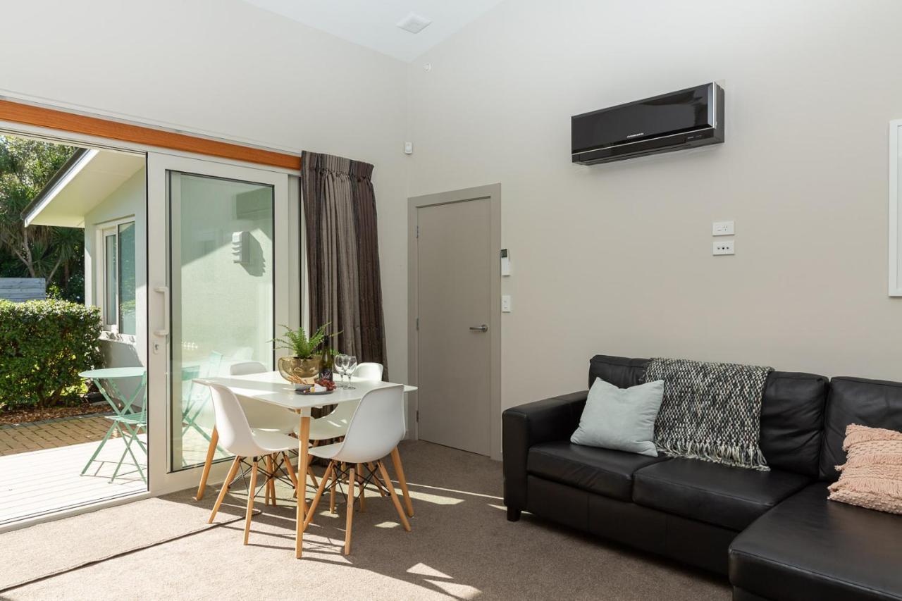 Anam Cara Gardens Luxury Villa Private Bedrooms And Ensuite Bathrooms Sleeps 9 Otaki Esterno foto