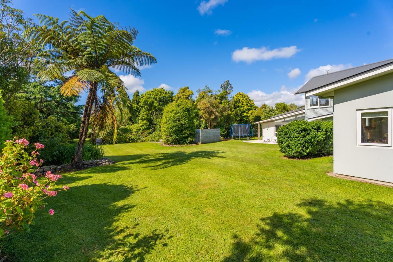 Anam Cara Gardens Luxury Villa Private Bedrooms And Ensuite Bathrooms Sleeps 9 Otaki Esterno foto
