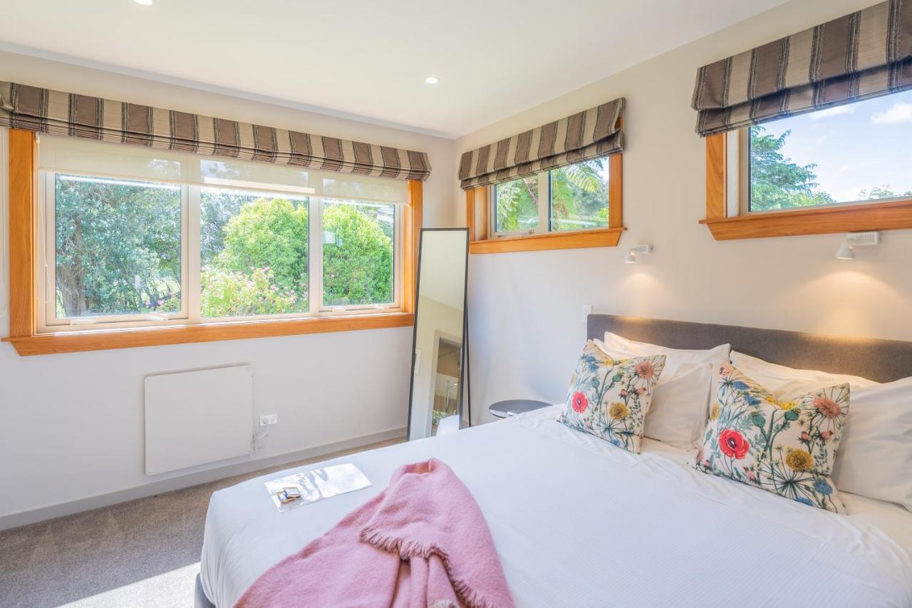 Anam Cara Gardens Luxury Villa Private Bedrooms And Ensuite Bathrooms Sleeps 9 Otaki Esterno foto
