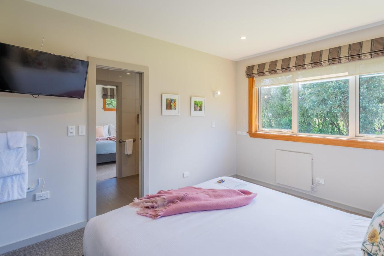Anam Cara Gardens Luxury Villa Private Bedrooms And Ensuite Bathrooms Sleeps 9 Otaki Esterno foto